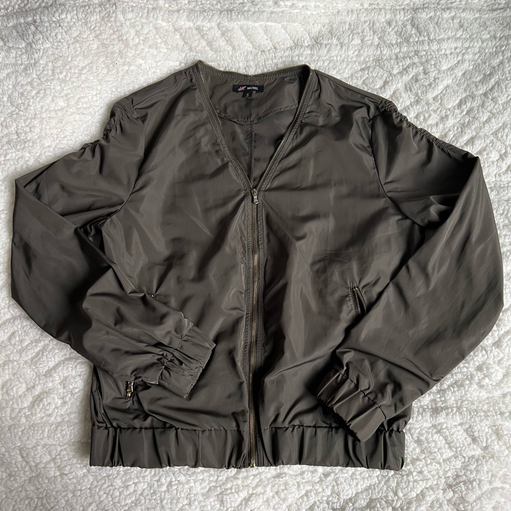 Light-weight bomber jacket